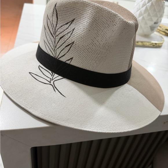 Stylish White and Tan Hat with Black Leaf Design - Picture 3 of 4